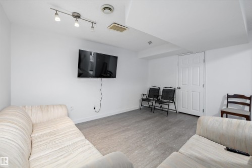 16304 43 Street, Edmonton, AB - Indoor Photo Showing Living Room