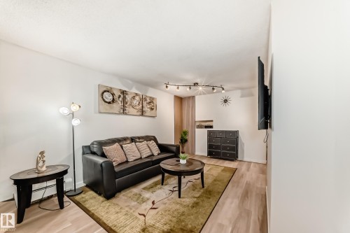 G3 10138 116 Street, Edmonton, AB - Indoor Photo Showing Living Room