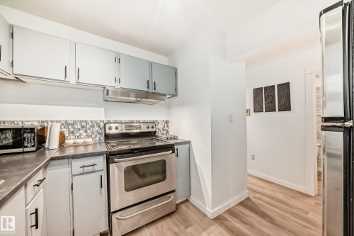 G3 10138 116 Street, Edmonton, AB - Indoor Photo Showing Kitchen