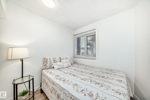 G3 10138 116 Street, Edmonton, AB - Indoor Photo Showing Bedroom