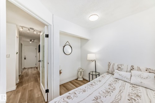G3 10138 116 Street, Edmonton, AB - Indoor Photo Showing Bedroom