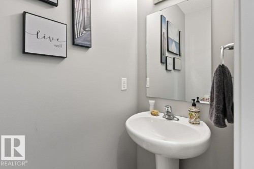 20008 18 Avenue, Edmonton, AB - Indoor Photo Showing Bathroom