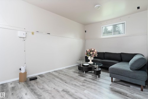 3214 71 Street, Edmonton, AB - Indoor