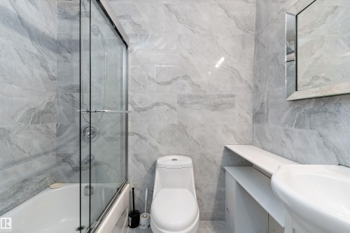 3214 71 Street, Edmonton, AB - Indoor Photo Showing Bathroom