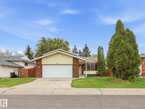 Ranch-style exterior with brick accents and a two-car garage - 18627 62A Avenue, Edmonton, AB - Outdoor
