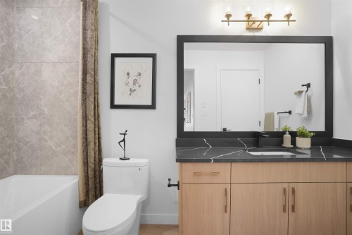 3319 Chickadee Drive, Edmonton, AB - Indoor Photo Showing Bathroom