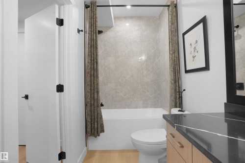 3319 Chickadee Drive, Edmonton, AB - Indoor Photo Showing Bathroom