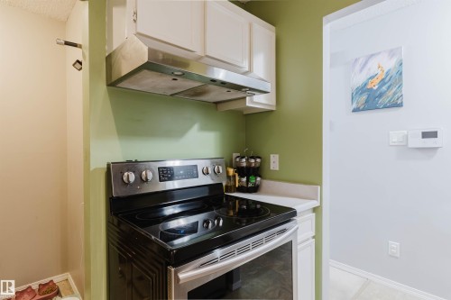 15017 26 Street, Edmonton, AB - Indoor Photo Showing Kitchen