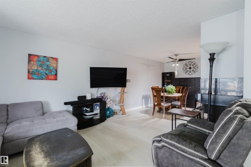 15017 26 Street, Edmonton, AB - Indoor Photo Showing Living Room
