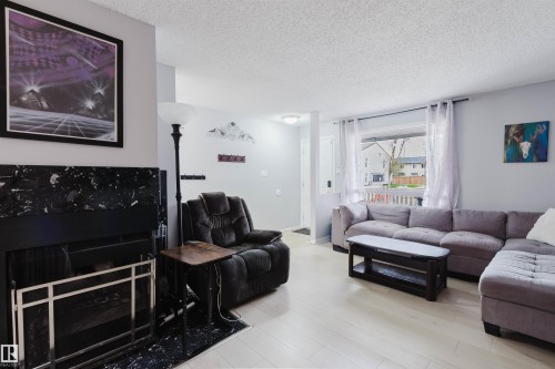 15017 26 Street, Edmonton, AB - Indoor Photo Showing Living Room