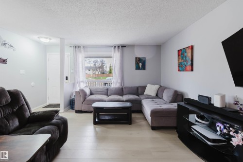 15017 26 Street, Edmonton, AB - Indoor Photo Showing Living Room