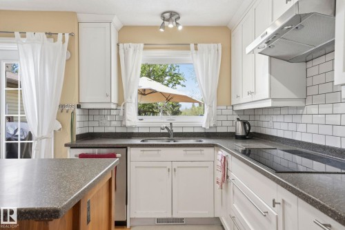 210 Porter Avenue, Millet, AB - Indoor Photo Showing Kitchen With Double Sink