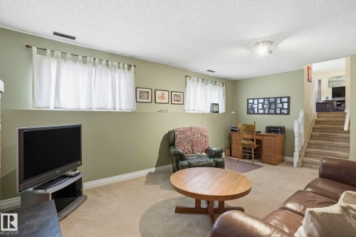 210 Porter Avenue, Millet, AB - Indoor Photo Showing Living Room