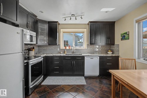 24 Elbow Drive, Devon, AB - Indoor Photo Showing Kitchen With Upgraded Kitchen