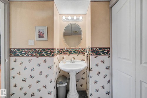 24 Elbow Drive, Devon, AB - Indoor