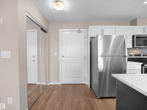 210 394 Windermere Road, Edmonton, AB - Indoor Photo Showing Kitchen