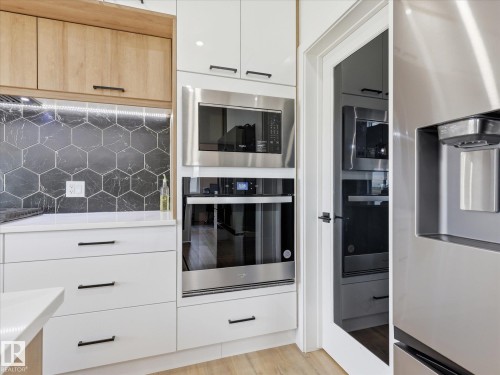 622 Astoria Way, Devon, AB - Indoor Photo Showing Kitchen