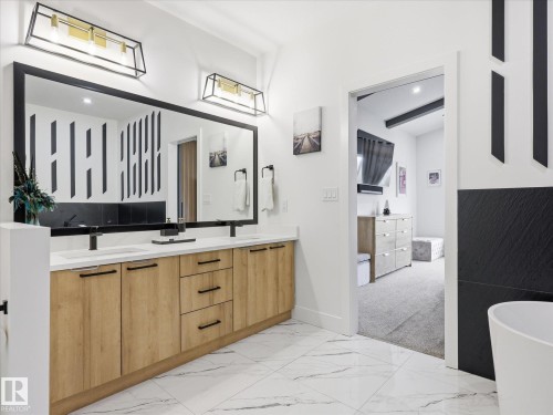 622 Astoria Way, Devon, AB - Indoor Photo Showing Bathroom