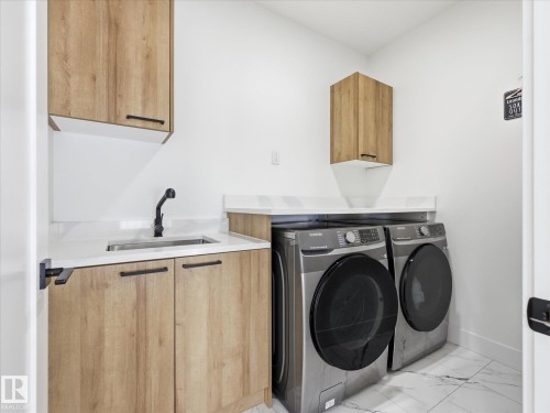 622 Astoria Way, Devon, AB - Indoor Photo Showing Laundry Room