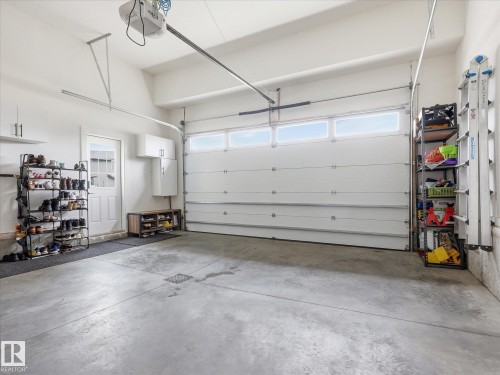 622 Astoria Way, Devon, AB - Indoor Photo Showing Garage