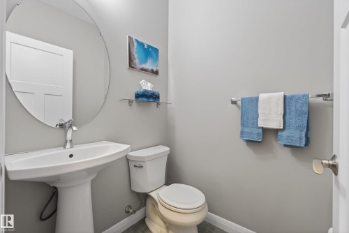 8416 23 Avenue, Edmonton, AB - Indoor Photo Showing Bathroom