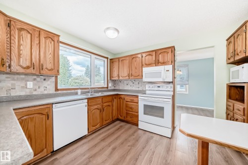 31 Afton Crescent, St. Albert, AB - Indoor Photo Showing Kitchen With Double Sink