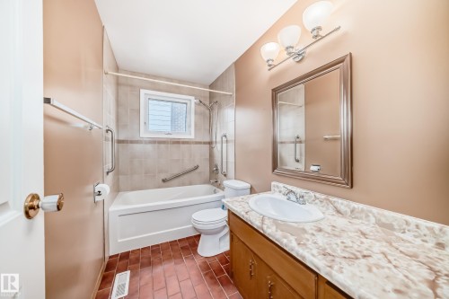 31 Afton Crescent, St. Albert, AB - Indoor Photo Showing Bathroom