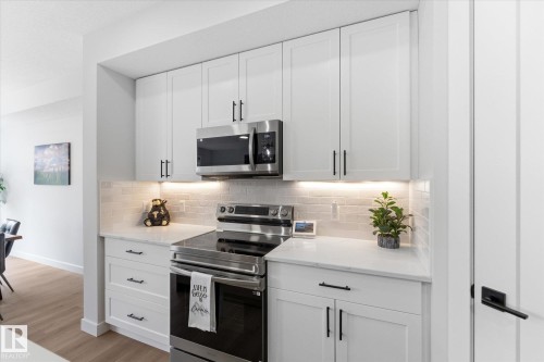 18 Grayson Green, Stony Plain, AB - Indoor Photo Showing Kitchen With Upgraded Kitchen