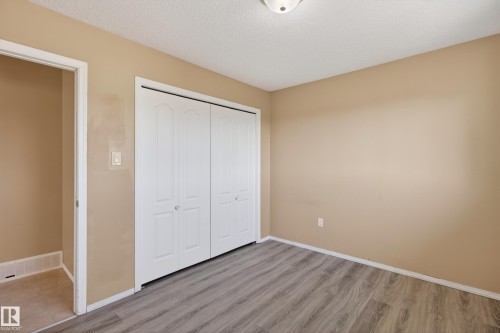 Room featuring wood-finish flooring, neutral wall tones, and white baseboards - 5204 55 Ave, Mundare, AB - Indoor Photo Showing Other Room