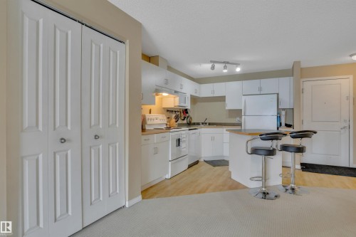 326 11325 83 Street, Edmonton, AB - Indoor Photo Showing Kitchen