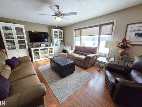 58310 Range Road 101, Rural St. Paul County, AB - Indoor Photo Showing Living Room
