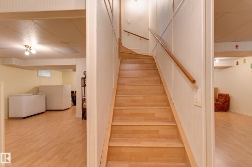 1003 Blackburn Close, Edmonton, AB - Indoor Photo Showing Other Room