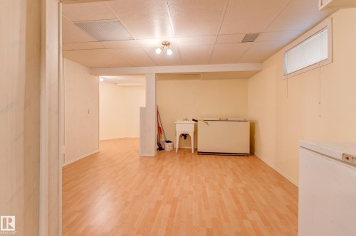 1003 Blackburn Close, Edmonton, AB - Indoor Photo Showing Other Room
