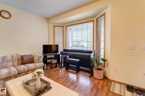 1003 Blackburn Close, Edmonton, AB - Indoor
