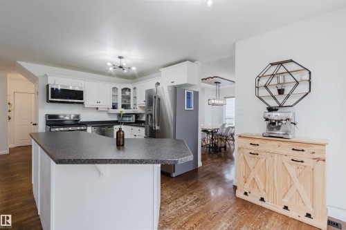 18 Hunter Crest, Sherwood Park, AB - Indoor Photo Showing Kitchen