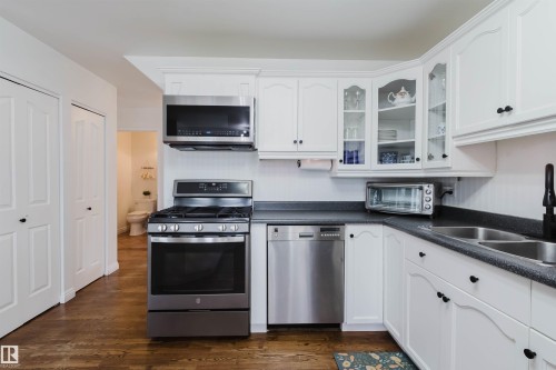 18 Hunter Crest, Sherwood Park, AB - Indoor Photo Showing Kitchen With Double Sink