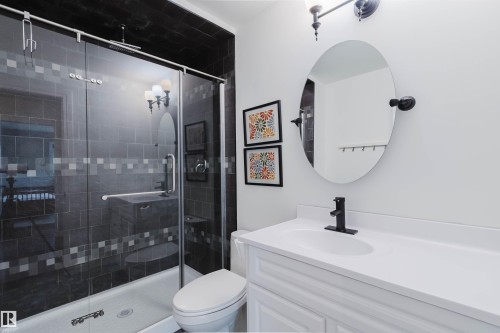 18 Hunter Crest, Sherwood Park, AB - Indoor Photo Showing Bathroom