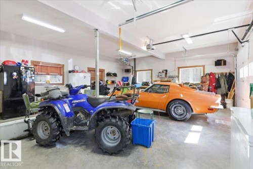 B59 Cottage Crescent, Rural Leduc County, AB - Indoor Photo Showing Garage