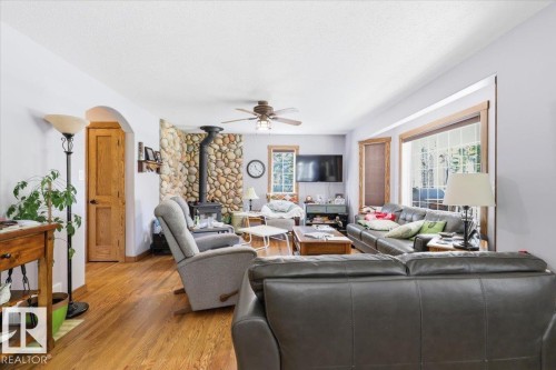 B59 Cottage Crescent, Rural Leduc County, AB - Indoor Photo Showing Living Room