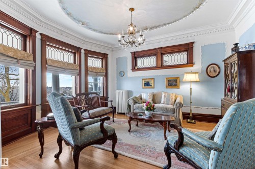 6210 Ada Boulevard Nw, Edmonton, AB - Indoor Photo Showing Living Room