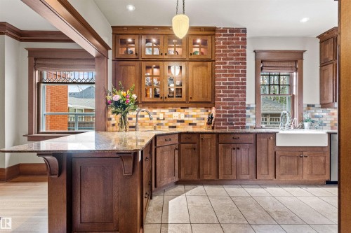 6210 Ada Boulevard Nw, Edmonton, AB - Indoor Photo Showing Kitchen