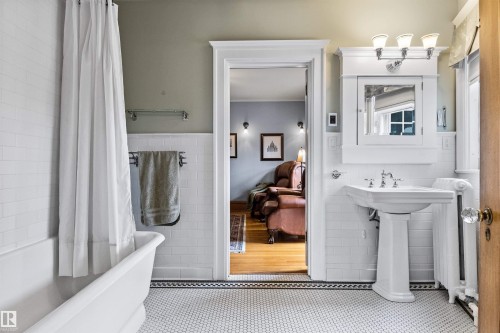 6210 Ada Boulevard Nw, Edmonton, AB - Indoor