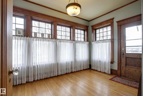 6210 Ada Boulevard Nw, Edmonton, AB - Indoor Photo Showing Other Room