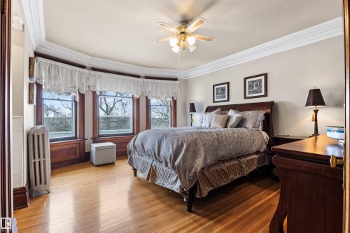 6210 Ada Boulevard Nw, Edmonton, AB - Indoor Photo Showing Bedroom