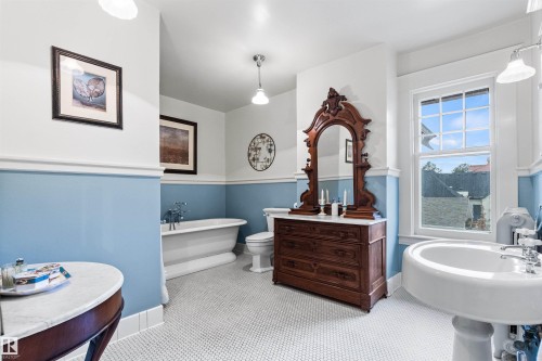 6210 Ada Boulevard Nw, Edmonton, AB - Indoor Photo Showing Bathroom