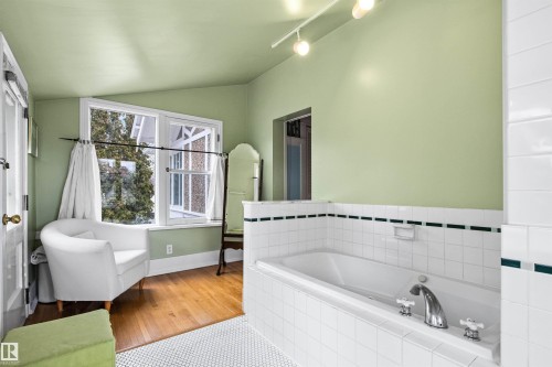 6210 Ada Boulevard Nw, Edmonton, AB - Indoor Photo Showing Bathroom