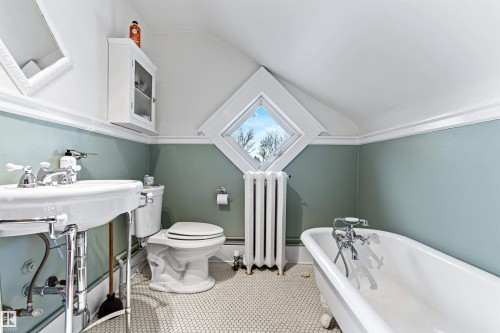 6210 Ada Boulevard Nw, Edmonton, AB - Indoor Photo Showing Bathroom
