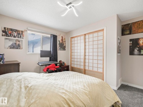 20115 46 Avenue, Edmonton, AB - Indoor Photo Showing Bedroom