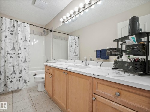 20115 46 Avenue, Edmonton, AB - Indoor Photo Showing Bathroom