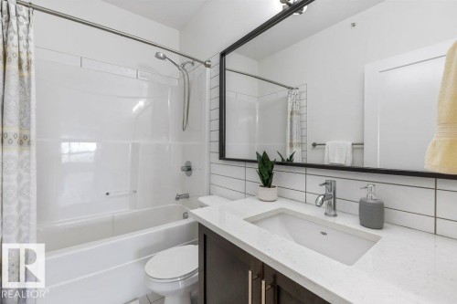 430 5504 Schonsee Drive, Edmonton, AB - Indoor Photo Showing Bathroom